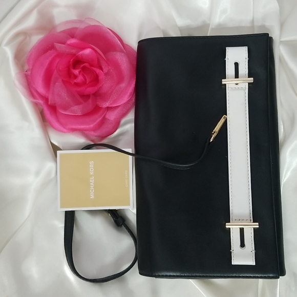 MICHAEL KORS CHELSEY LGE CLUTCH IN BLACK AND WHITE - Picture 1 of 8
